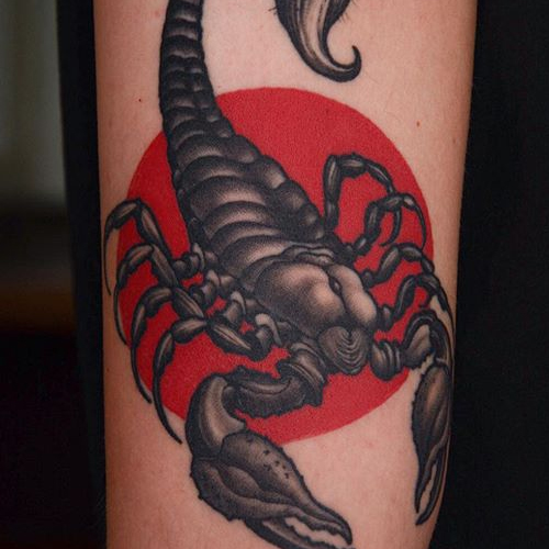 Koks Zmogus Jis Yra Su Skorpiono Tatuiruotė Tatuiruotės Skorpiono Vertė Scorpion Tattoo Idėjos