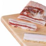 塩漬け、燻製、生豚ラード：体への利益と害、準備の方法と食事の規範
