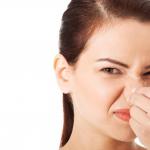 口臭：成人の原因と治療、それを取り除く方法